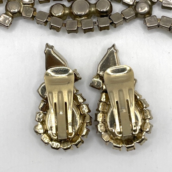 Vintage Unsigned Milk Glass Pastel Rhinestone Bracelet Clip-on Earrings Set - Picture 13 of 15